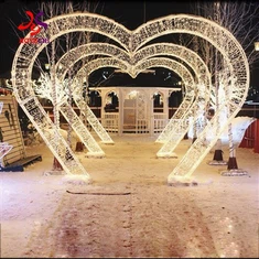 Prejdite svetlom motívu v tvare srdca